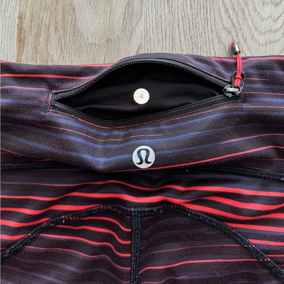 Lululemon leggings size 4 with pockets - Picture 4 of 7